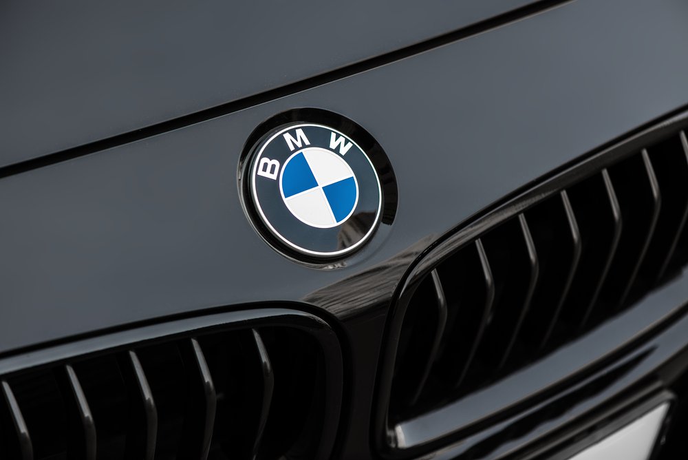 логотип машины бмв